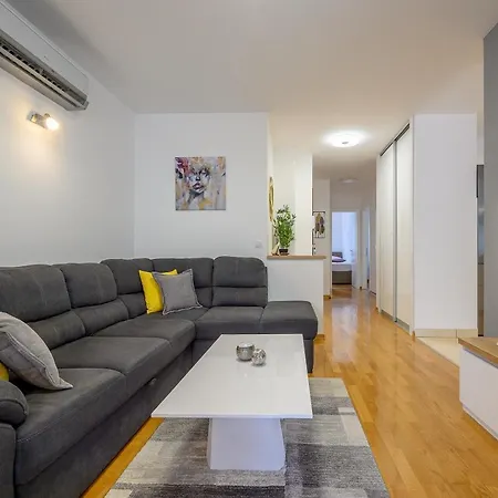 Relax 001 With Pool Apartment Makarska