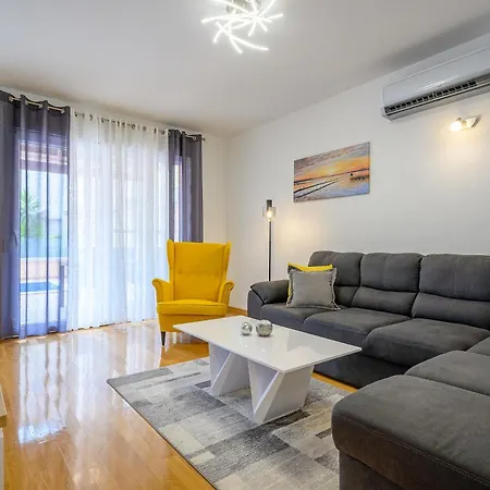 Relax 001 With Pool *