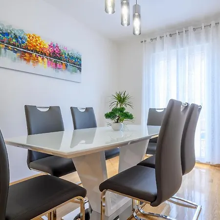 Relax 001 With Pool Apartment Makarska