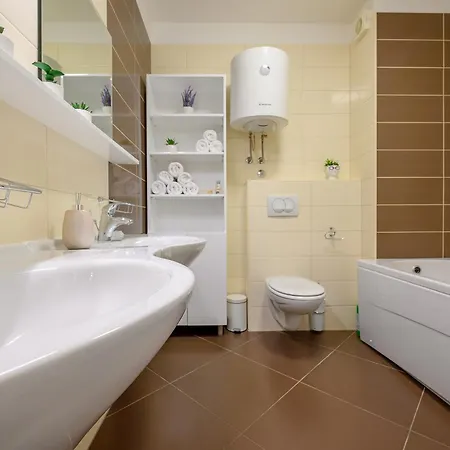 Apartment Relax 001 With Pool Makarska