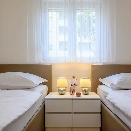 Relax 001 With Pool Apartment Makarska