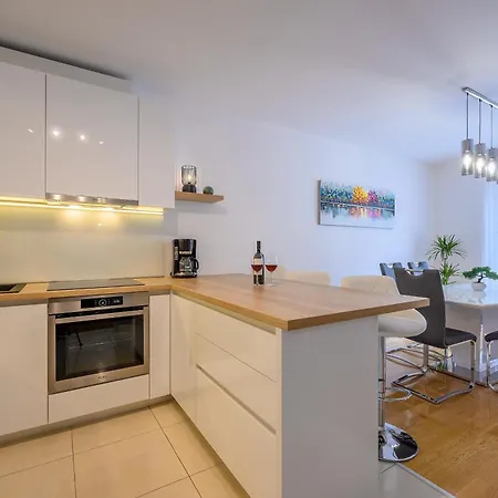 Relax 001 With Pool Apartment Makarska